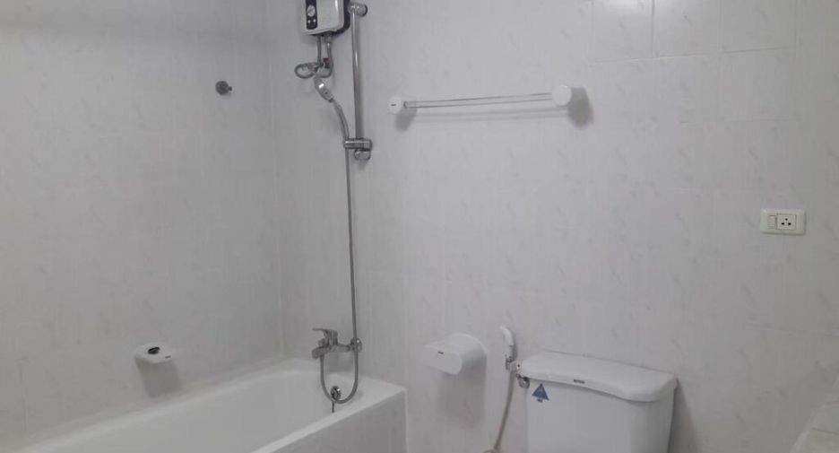 For rent 3 bedrooms condo in Pathum Wan, Bangkok