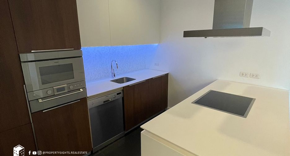 For rent 2 bedrooms condo in Pathum Wan, Bangkok