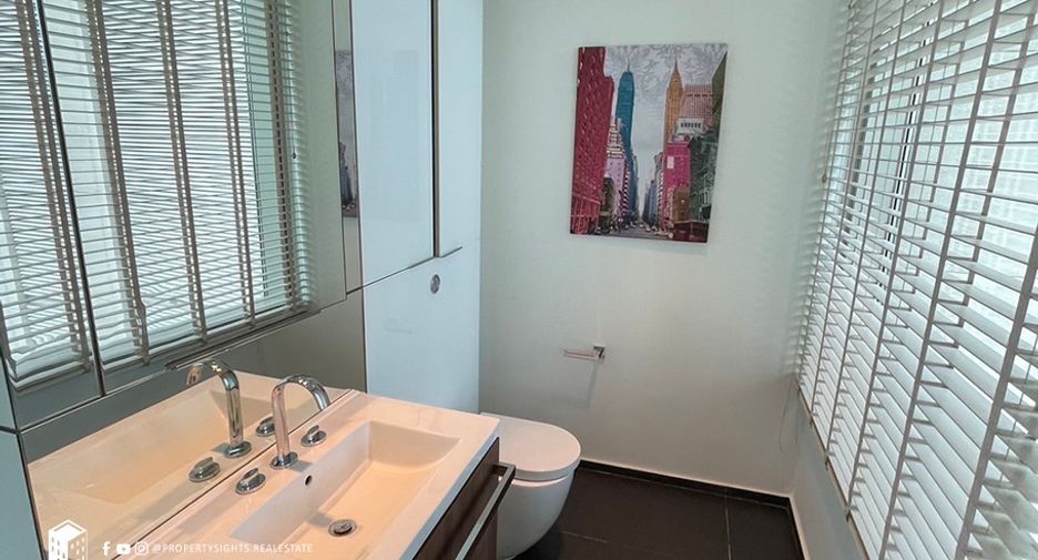For rent 2 bedrooms condo in Pathum Wan, Bangkok