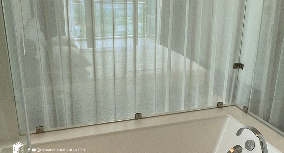 For rent 2 bedrooms condo in Pathum Wan, Bangkok
