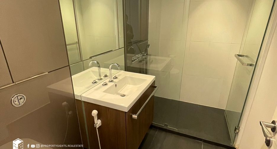 For rent 2 bedrooms condo in Pathum Wan, Bangkok