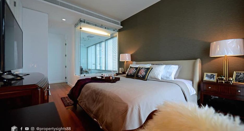 For rent 2 bedrooms condo in Pathum Wan, Bangkok