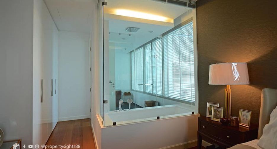 For rent 2 bedrooms condo in Pathum Wan, Bangkok