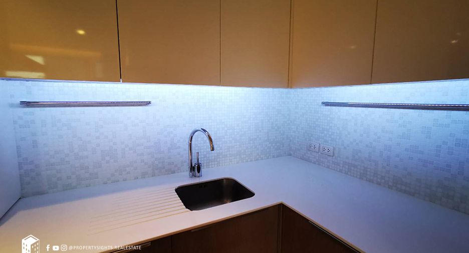 For rent 2 bedrooms condo in Pathum Wan, Bangkok