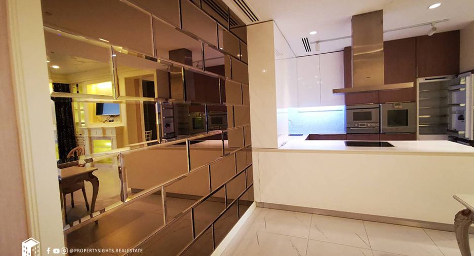 For rent 2 bedrooms condo in Pathum Wan, Bangkok
