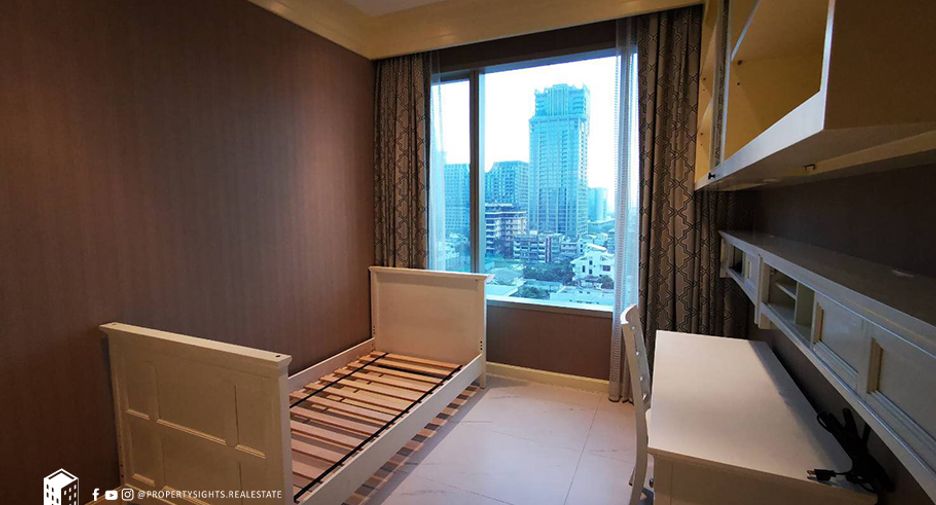 For rent 2 bedrooms condo in Pathum Wan, Bangkok