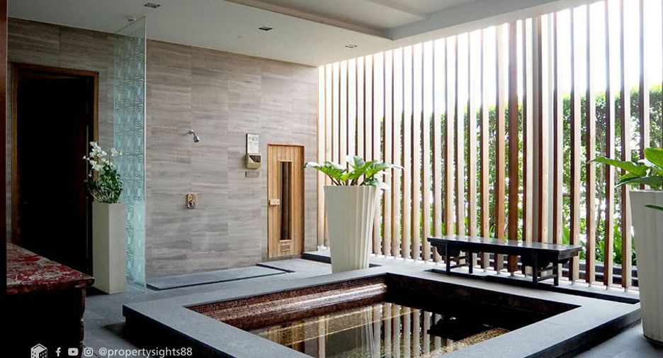 For rent 2 bedrooms condo in Pathum Wan, Bangkok