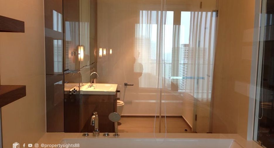 For rent 2 bedrooms condo in Pathum Wan, Bangkok