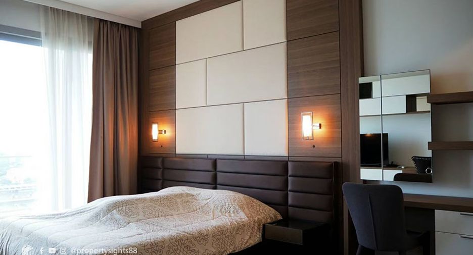 For rent 2 bedrooms condo in Pathum Wan, Bangkok