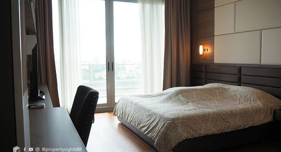 For rent 2 bedrooms condo in Pathum Wan, Bangkok