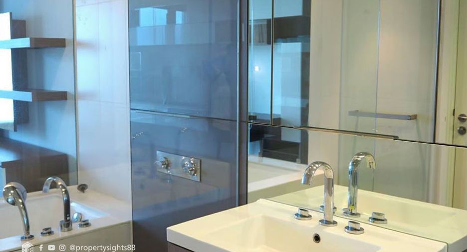 For rent 2 bedrooms condo in Pathum Wan, Bangkok