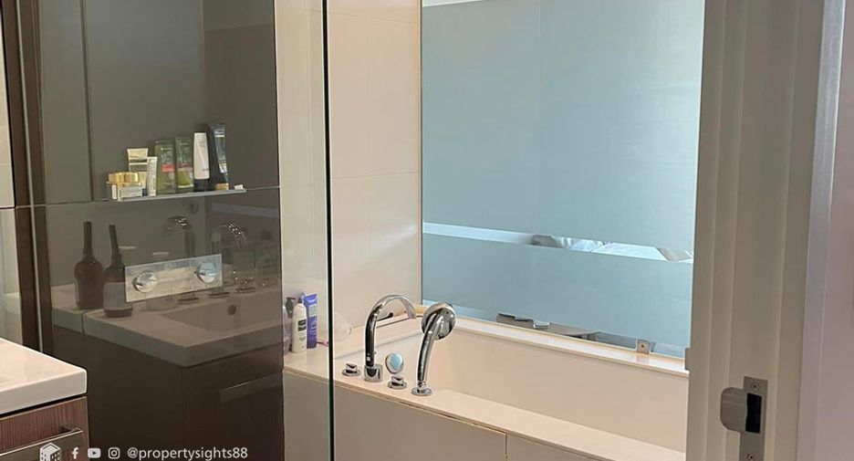 For rent 2 bedrooms condo in Pathum Wan, Bangkok