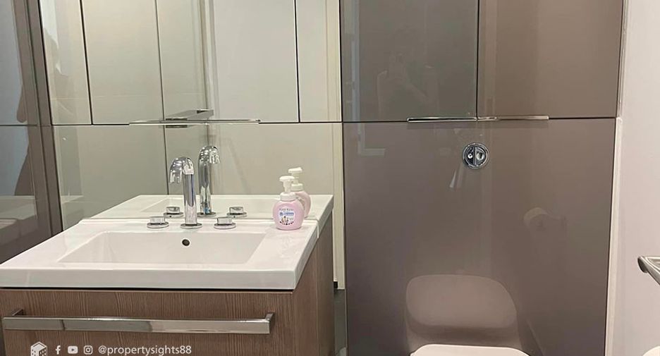 For rent 2 bedrooms condo in Pathum Wan, Bangkok