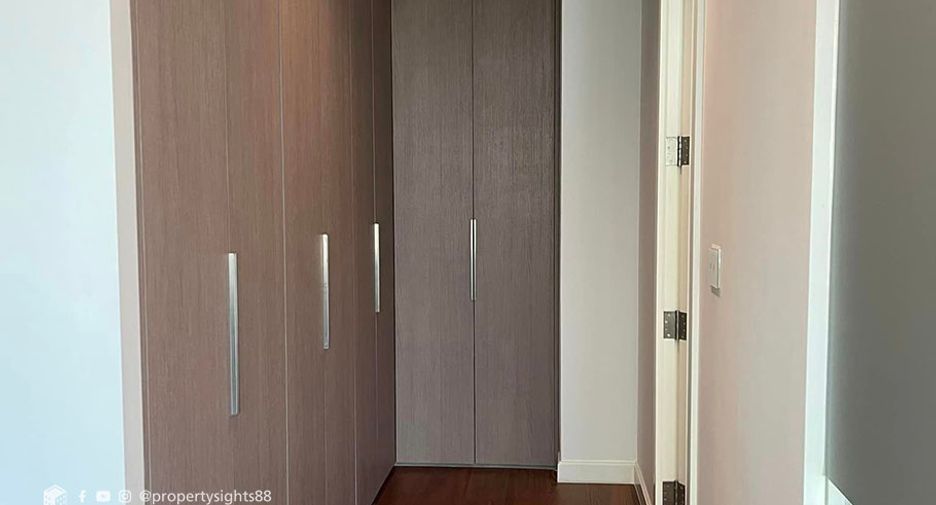 For rent 2 bedrooms condo in Pathum Wan, Bangkok