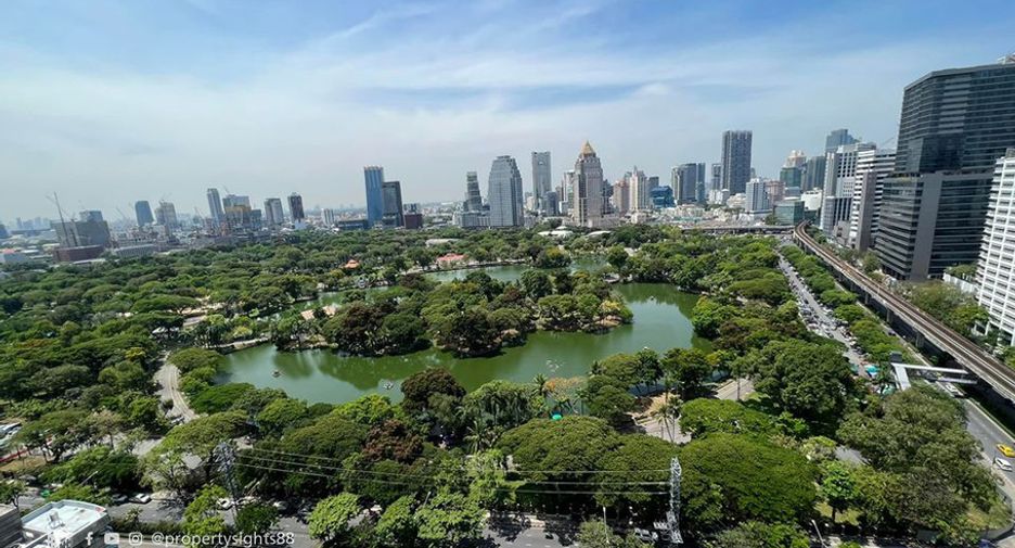 For rent 3 bedrooms condo in Pathum Wan, Bangkok