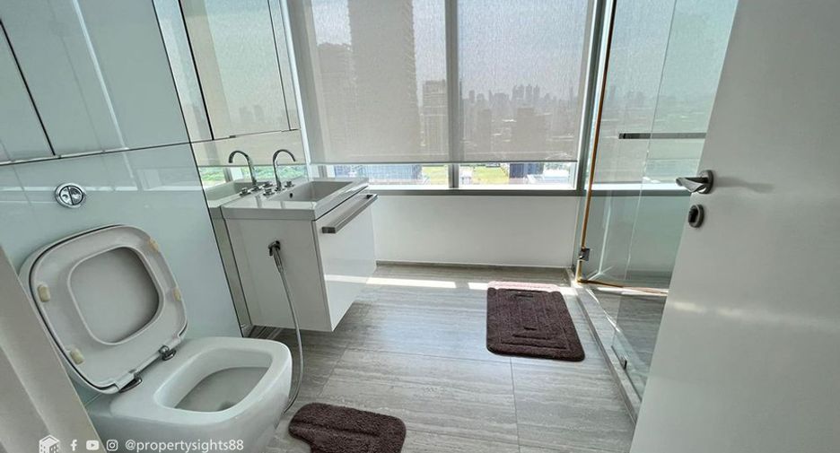 For rent 3 bedrooms condo in Pathum Wan, Bangkok