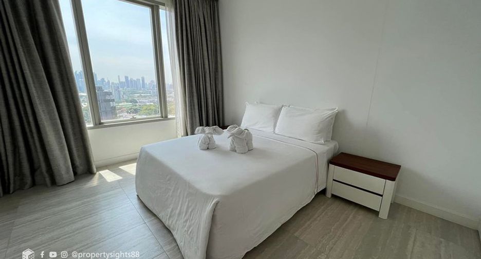 For rent 3 bedrooms condo in Pathum Wan, Bangkok