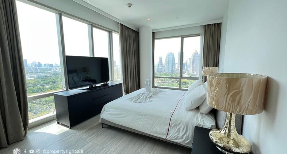 For rent 3 bedrooms condo in Pathum Wan, Bangkok