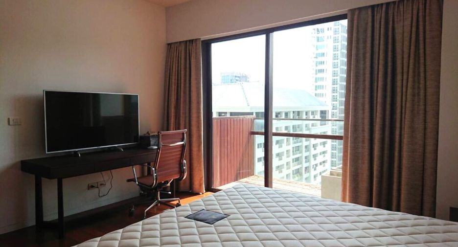 For rent 2 bedrooms condo in Pathum Wan, Bangkok