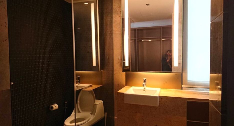 For rent 2 bedrooms condo in Pathum Wan, Bangkok