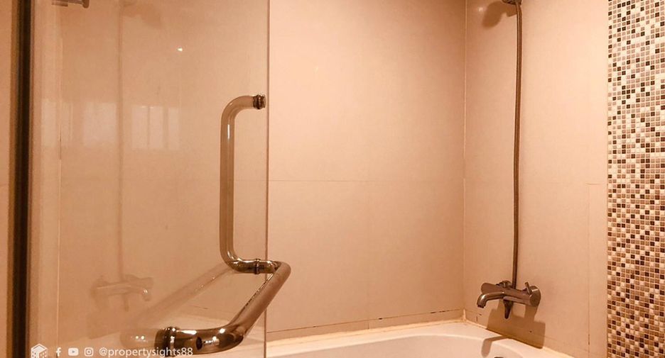 For rent 2 bedrooms condo in Pathum Wan, Bangkok