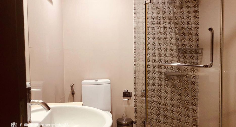 For rent 2 bedrooms condo in Pathum Wan, Bangkok