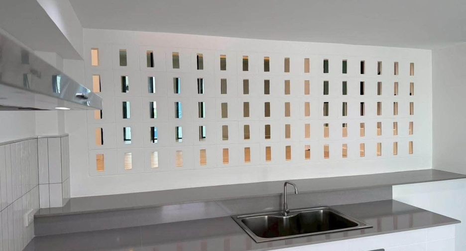 For sale 4 bedrooms townhouse in Phra Khanong, Bangkok