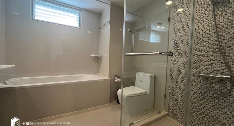 For rent 2 bedrooms condo in Pathum Wan, Bangkok
