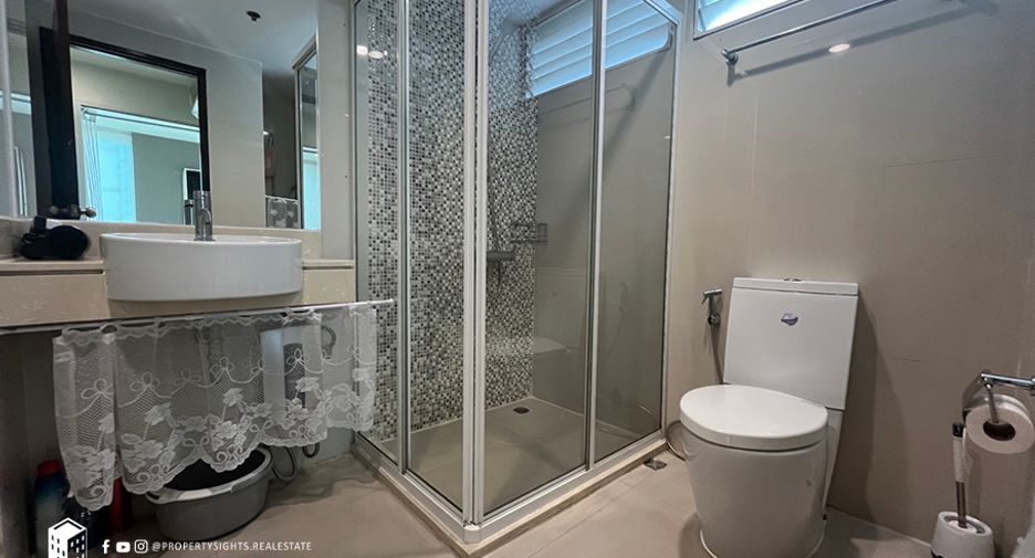 For rent 2 bedrooms condo in Pathum Wan, Bangkok