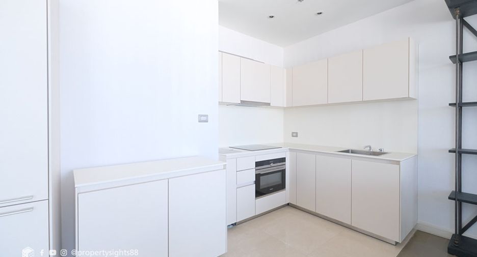 Wohnung zur Miete mit 2 Zimmer in Pathum Wan, Bangkok