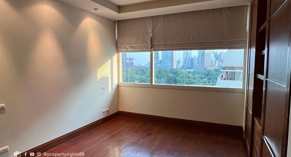 For rent 3 bedrooms condo in Pathum Wan, Bangkok