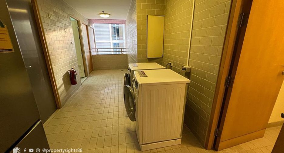 For rent 3 bedrooms condo in Pathum Wan, Bangkok