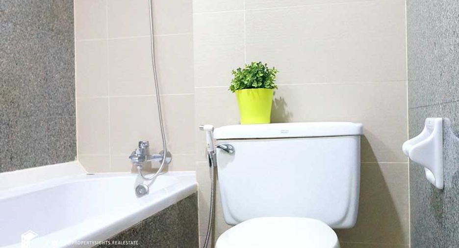 For rent 2 bedrooms condo in Bang Rak, Bangkok