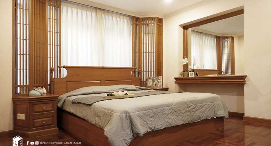 For rent 2 bedrooms condo in Bang Rak, Bangkok