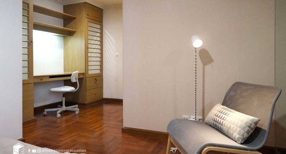 For rent 2 bedrooms condo in Bang Rak, Bangkok