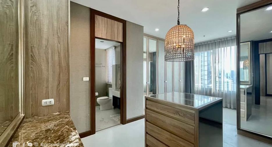 For rent 2 bedrooms condo in Watthana, Bangkok