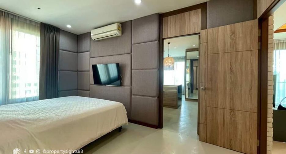 For rent 2 bedrooms condo in Watthana, Bangkok