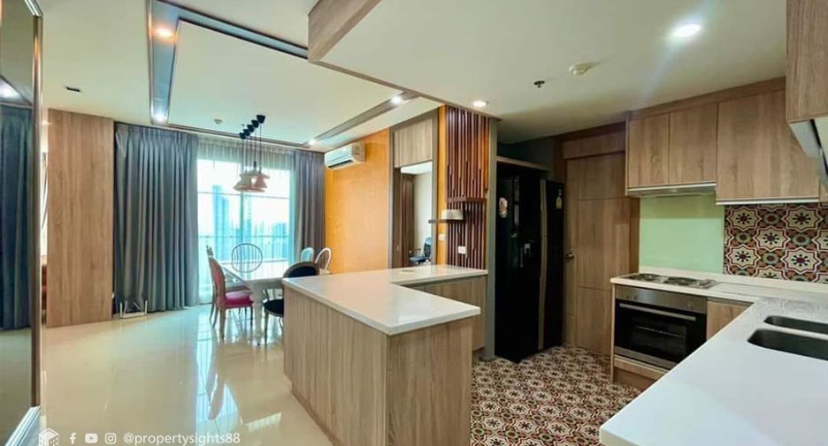 For rent 2 bedrooms condo in Watthana, Bangkok