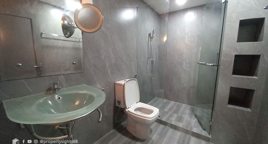 ขาย 3 ห้องนอน คอนโด ใน วัฒนา, กรุงเทพฯ