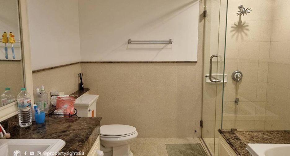 For sale 3 bedrooms condo in Khlong Toei, Bangkok