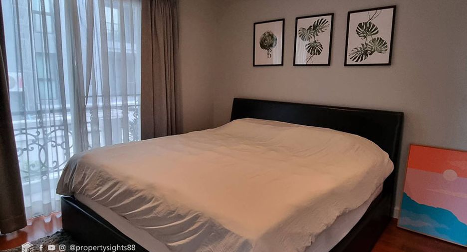 For sale 3 bedrooms condo in Khlong Toei, Bangkok