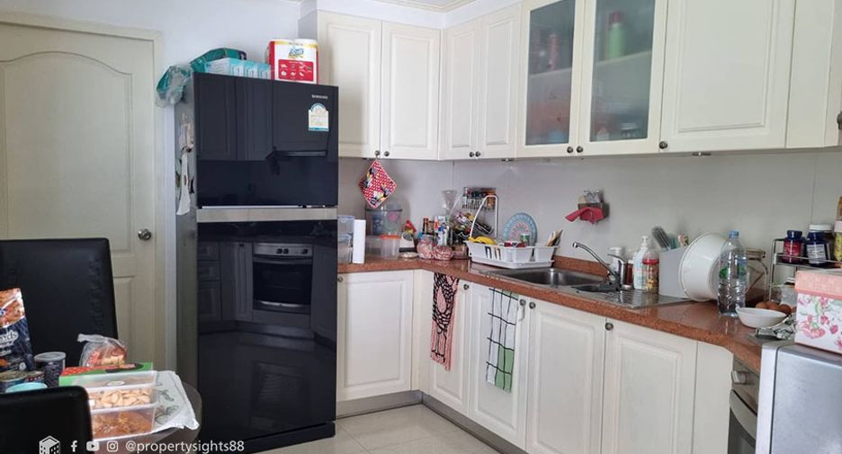 For sale 3 bedrooms condo in Khlong Toei, Bangkok