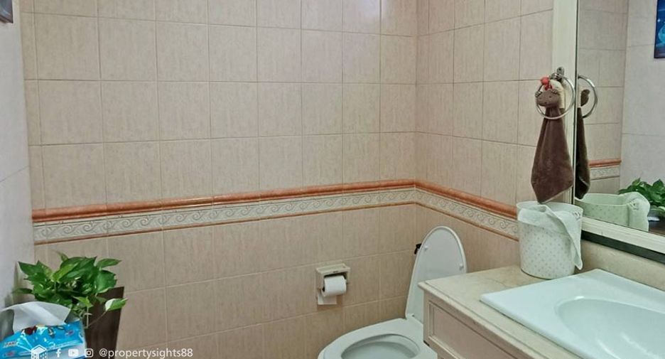 For sale 4 bedrooms condo in Khlong Toei, Bangkok