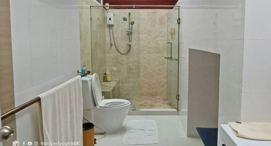 For sale 4 bedrooms condo in Khlong Toei, Bangkok