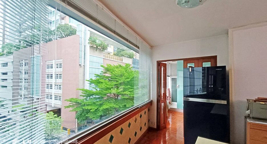 For sale 4 bedrooms condo in Khlong Toei, Bangkok