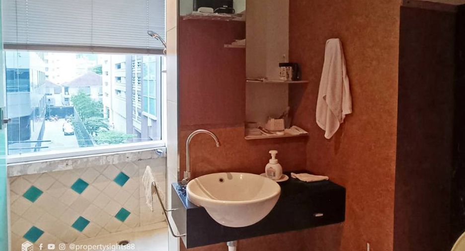 For sale 4 bedrooms condo in Khlong Toei, Bangkok