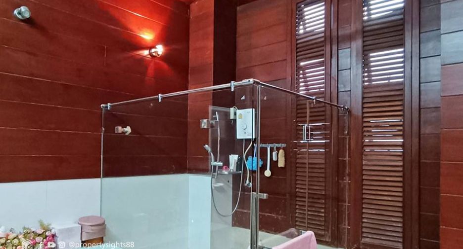 For sale 4 bedrooms condo in Khlong Toei, Bangkok