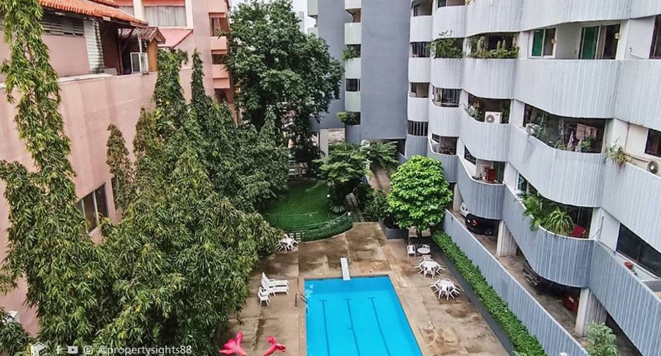 For sale 4 bedrooms condo in Khlong Toei, Bangkok