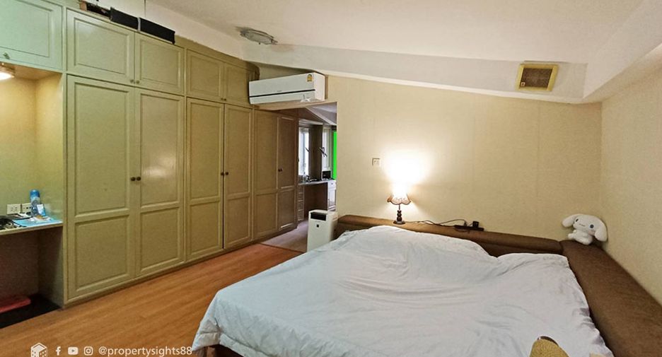 For sale 4 bedrooms condo in Khlong Toei, Bangkok