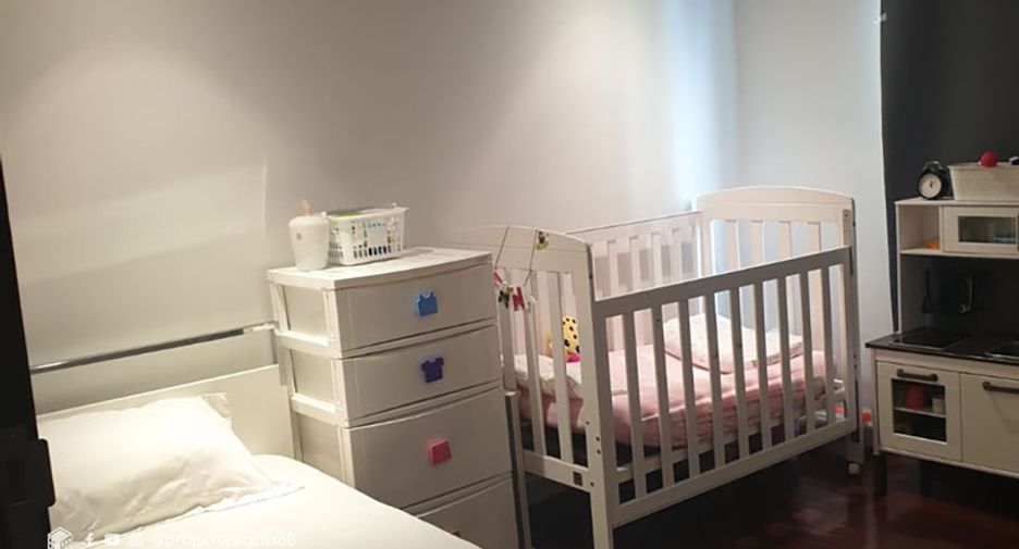 For sale 4 bedrooms condo in Watthana, Bangkok
